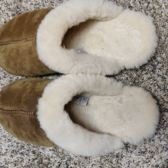 Bearpaw Loki II Sheepskin Slippers - Picture 3 of 4